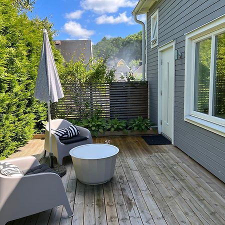Tiny Grey House With Loft, 15 Min From City Center Gotemburgo Exterior foto