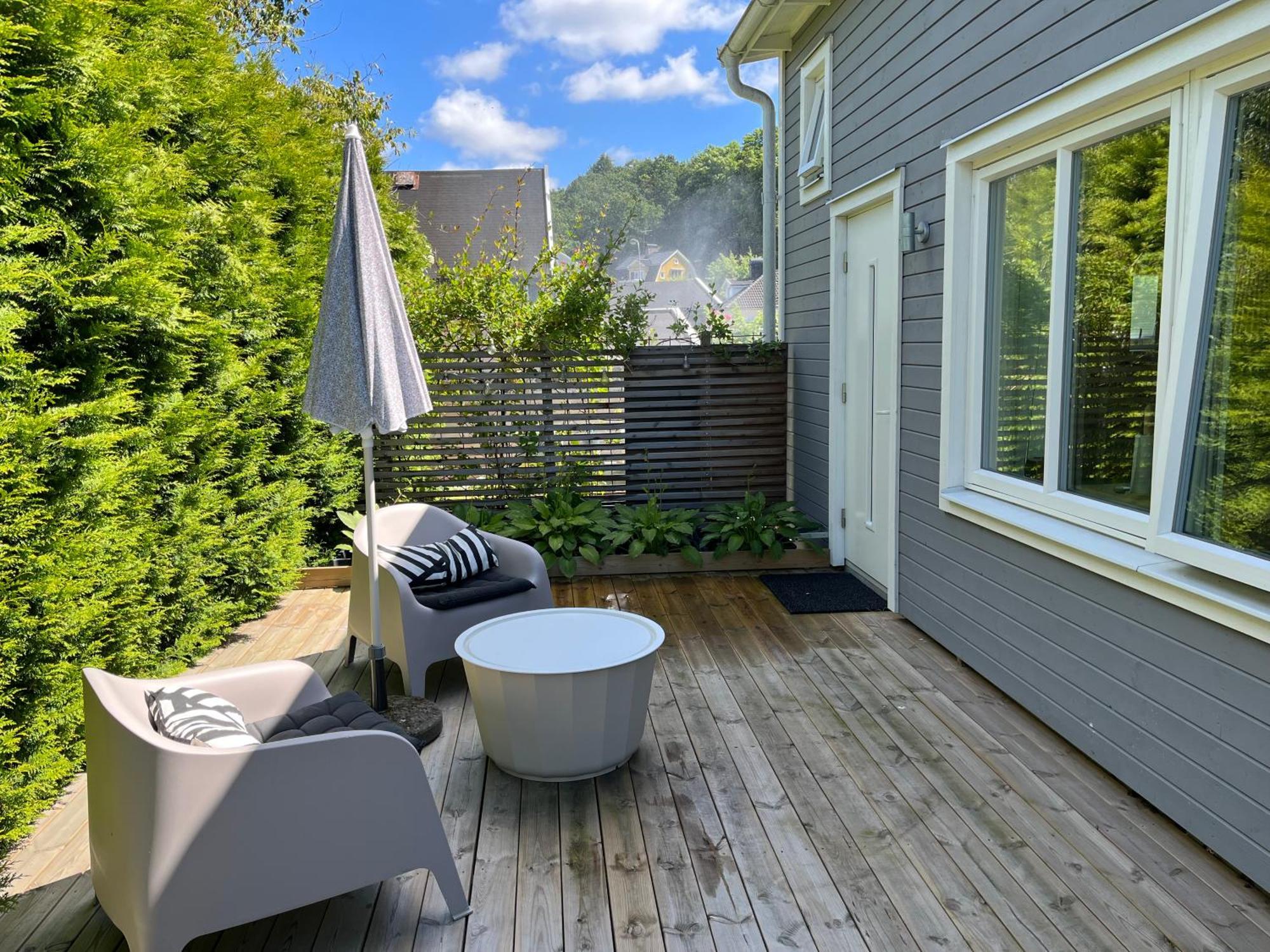 Tiny Grey House With Loft, 15 Min From City Center Gotemburgo Exterior foto